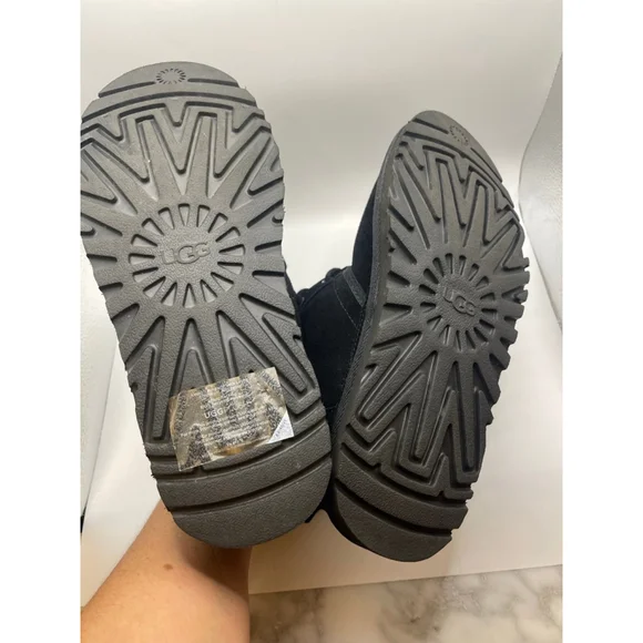 UGG Neumel Boots Women’s 9 Black Suede Shearling Lined New Without Box - Picture 5 of 7